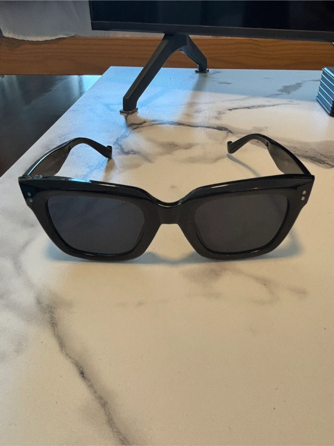 Black Sunglasses - photo 2
