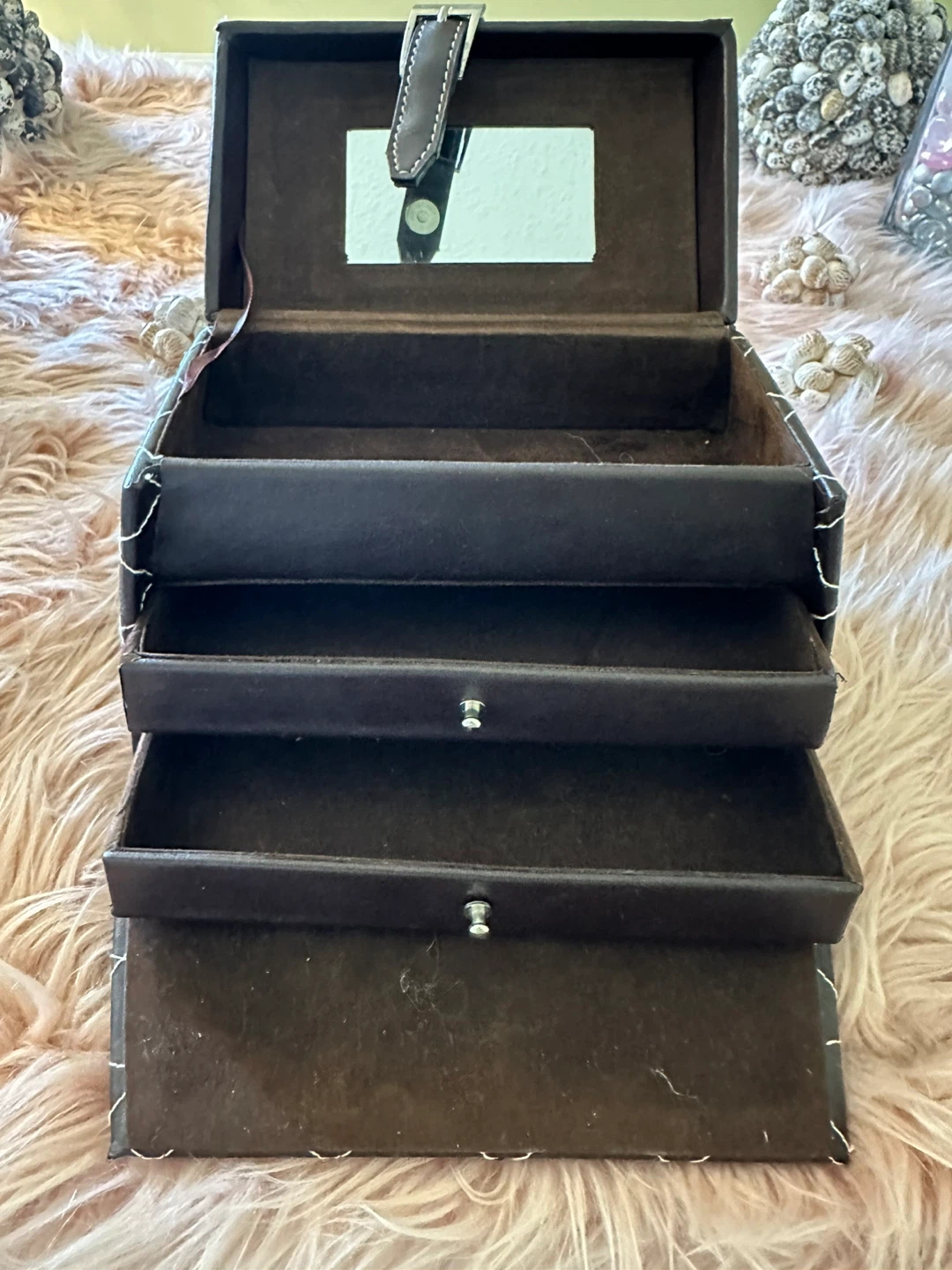 Jewelry / trinket box
