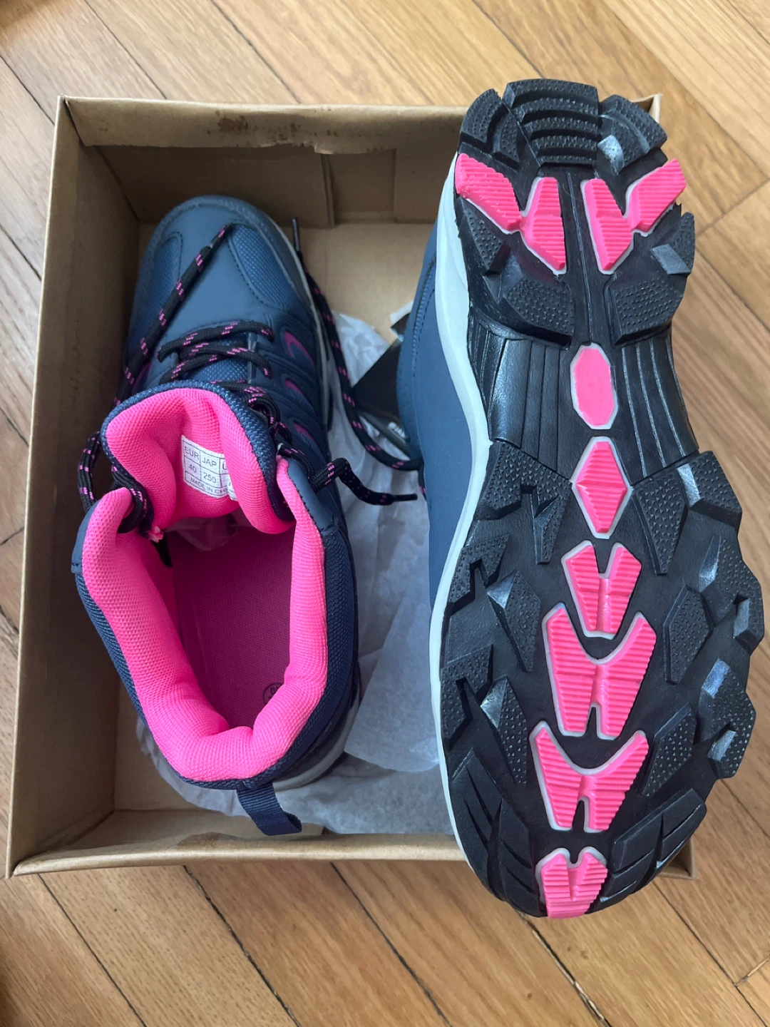Jabasic Trekking Shoes size 9 - photo 2