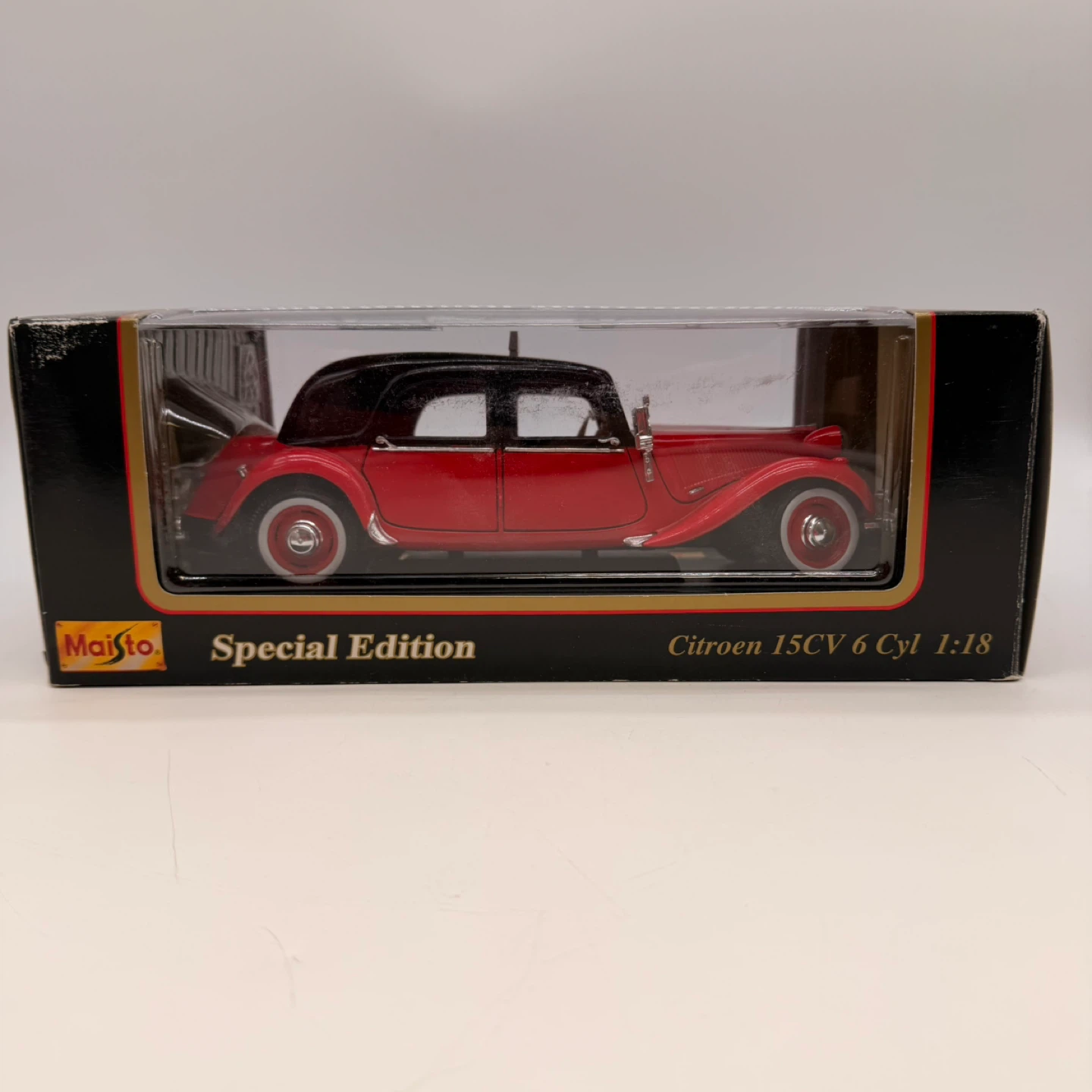 Maisto 1:18 Citroen 15CV 6 Cyl 1952 Taxi Diecast Model w/ Box