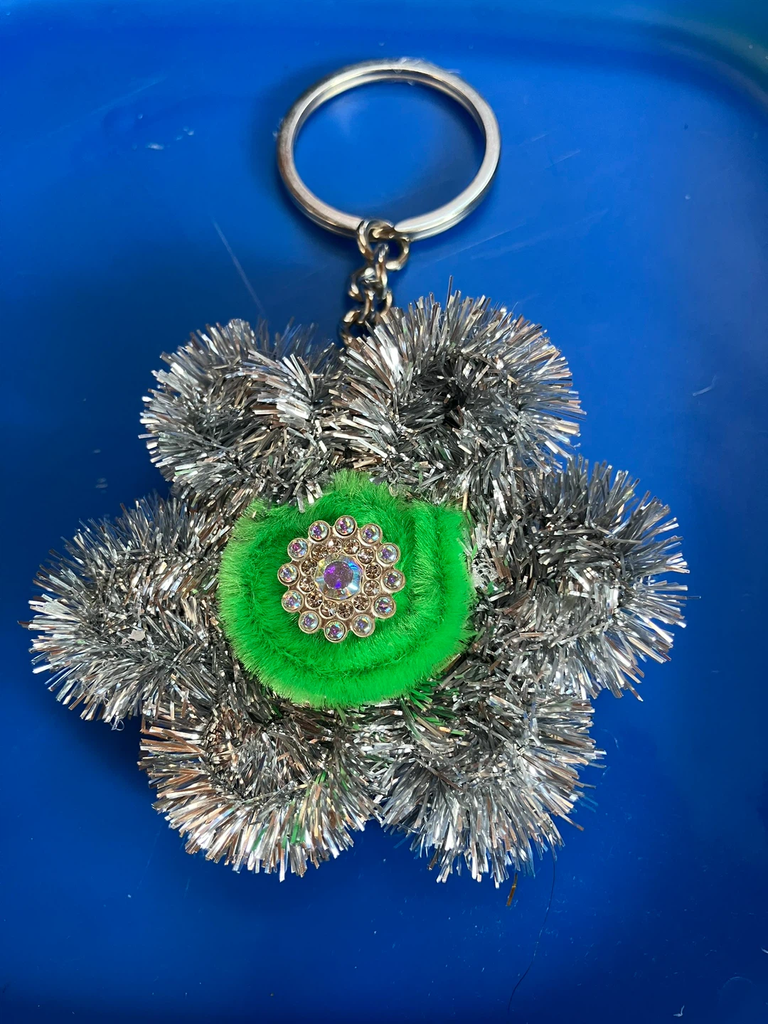 Flower Shaped Keychain with Charm - photo 3