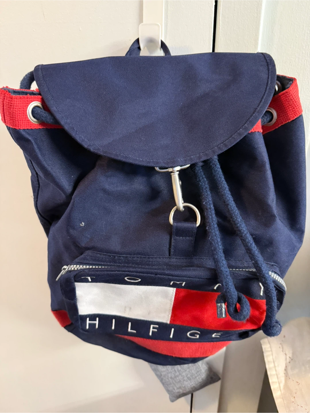 Tommy Hilfiger Navy Blue & Red Drawstring Backpack - photo 2