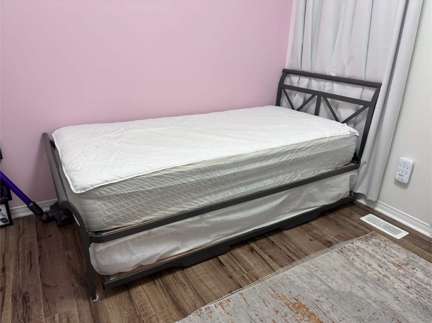 Twin Size Metal Daybed with Trundle