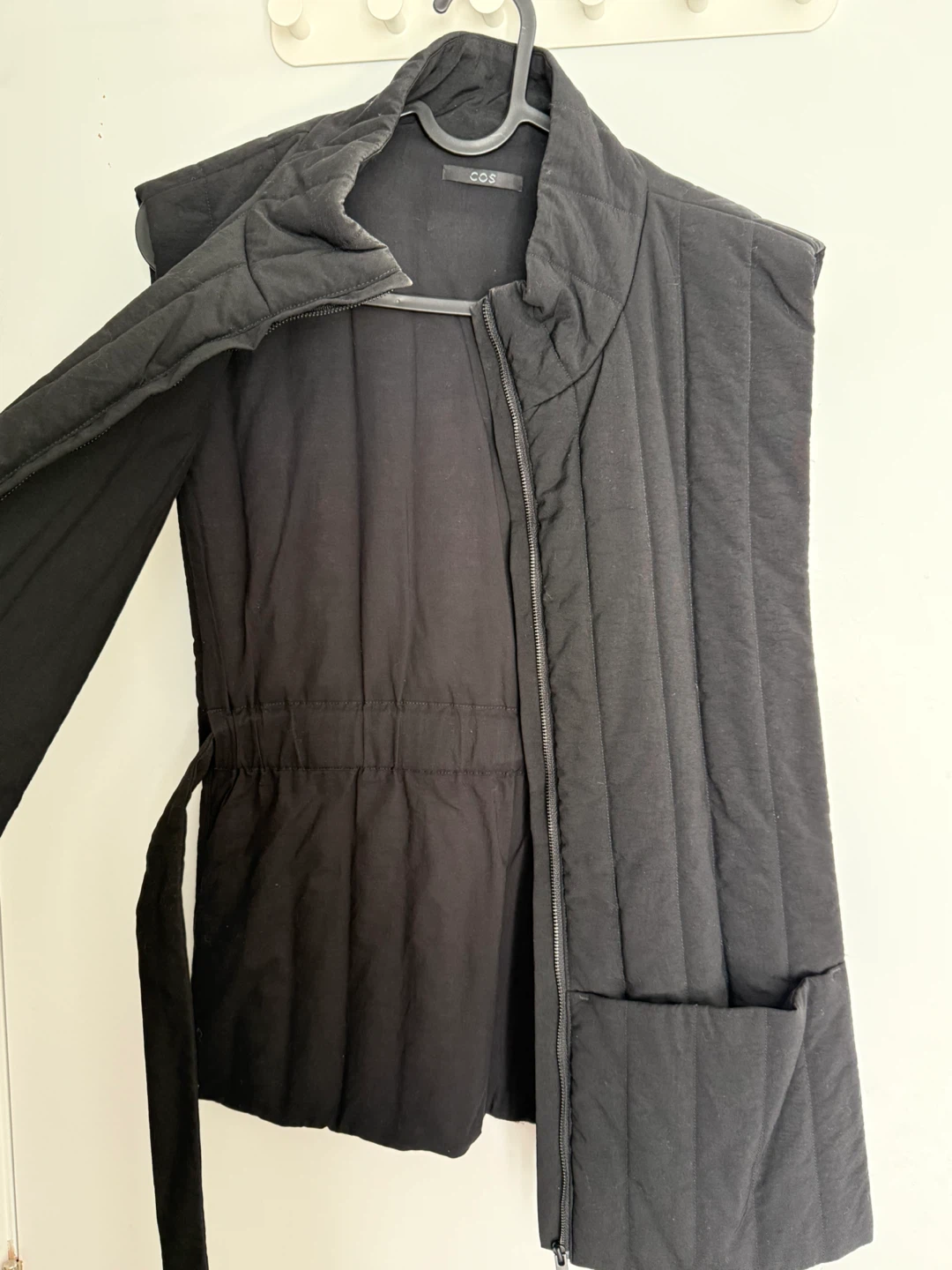 COS Black Quilted Sleeveless Vest with Belt - photo 3