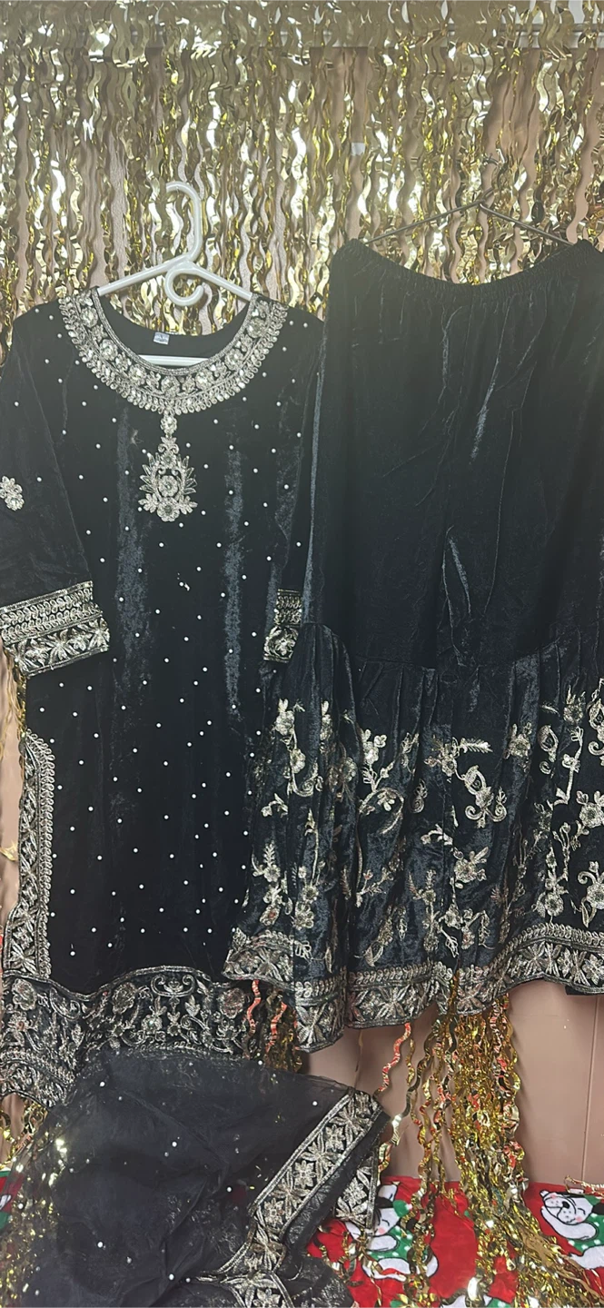 Embroidered Velvet 3-Piece Shalwar Kameez Suit