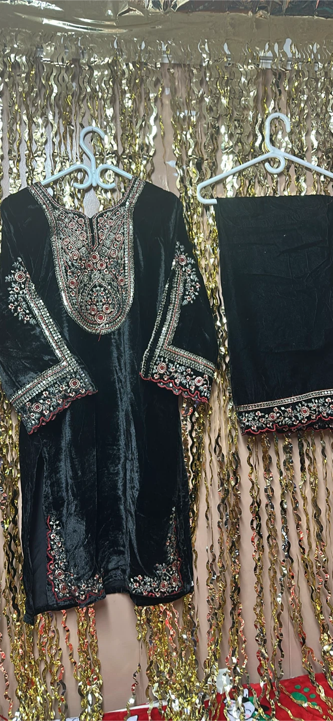 Embroidered Velvet 3-Piece Shalwar Kameez Suit - photo 5