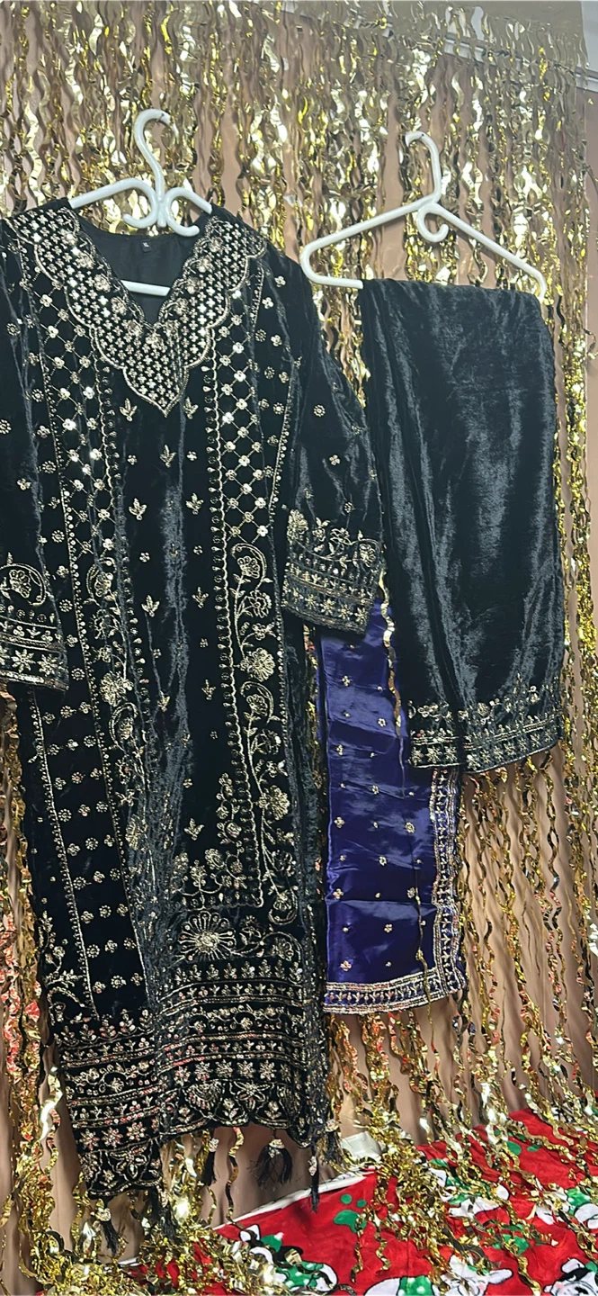 Embroidered Velvet 3-Piece Shalwar Kameez Suit - photo 4