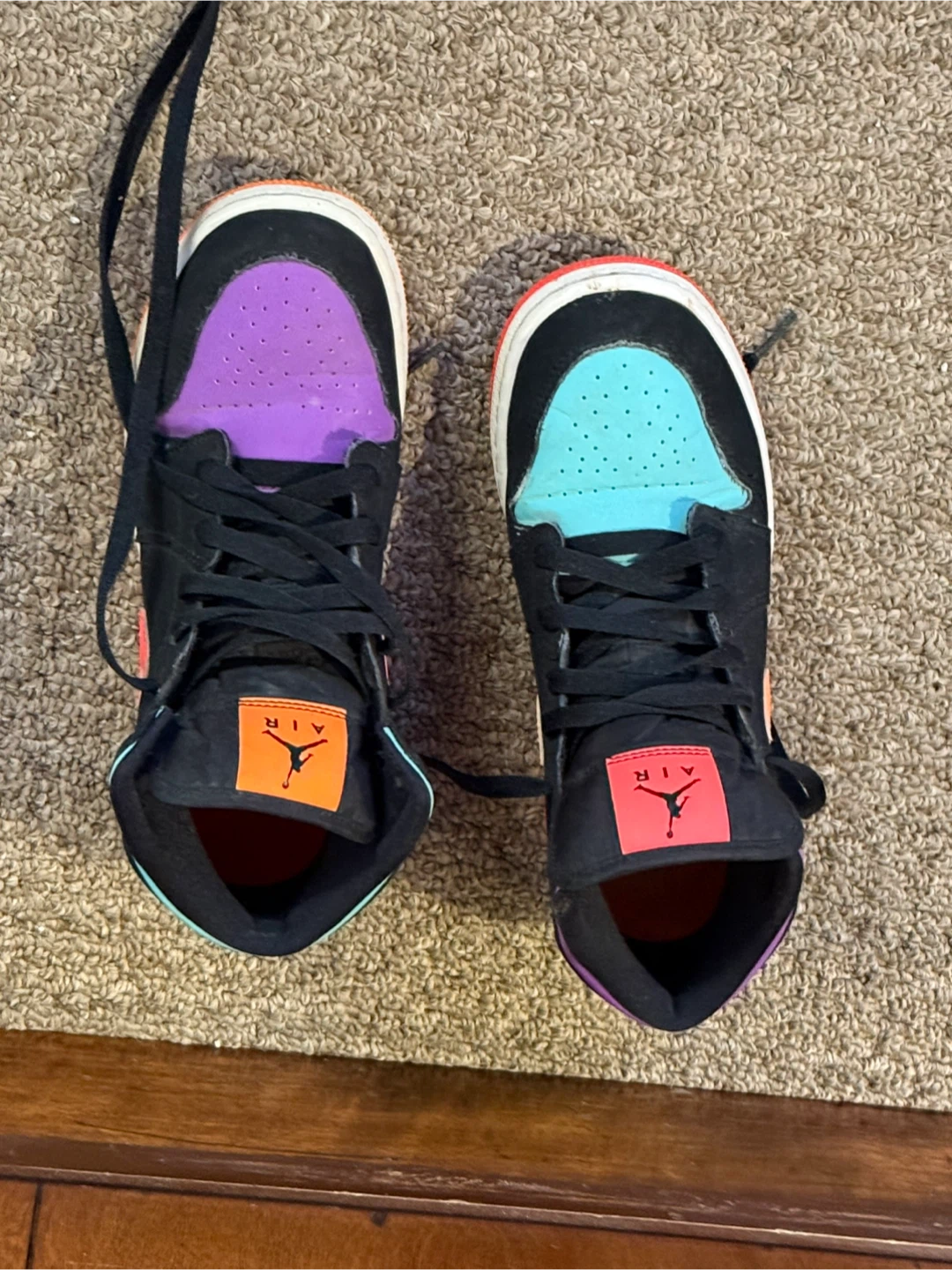 Air Jordan 1 Mid SE Youth Size 5.5Y - photo 3