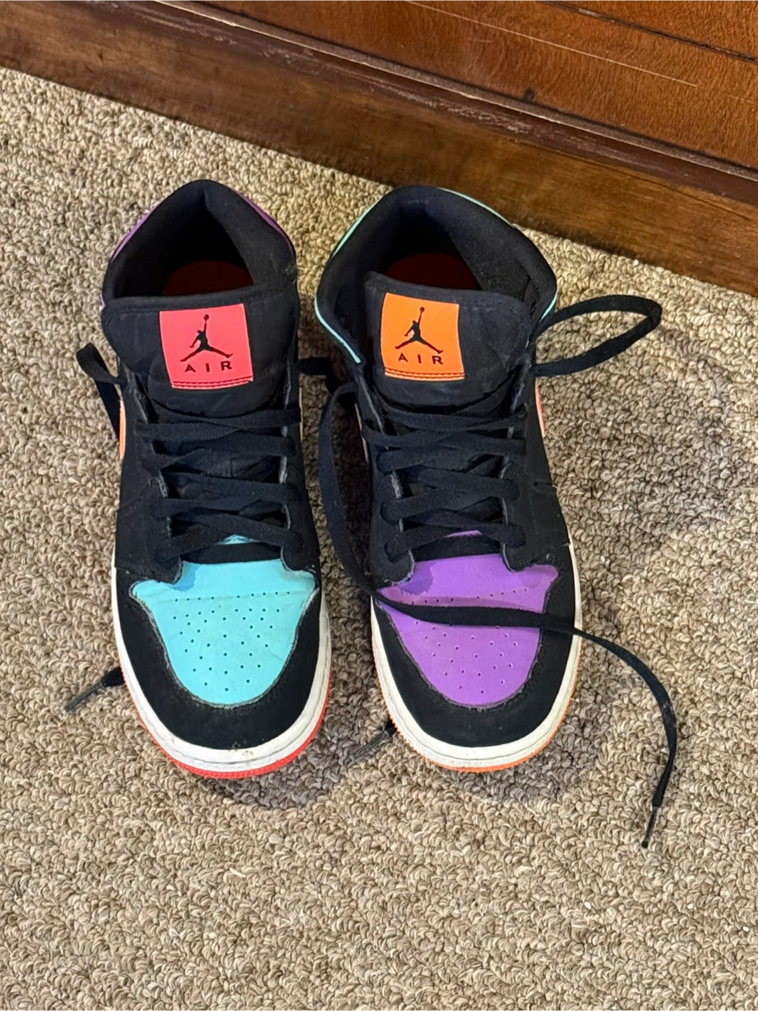 Air Jordan 1 Mid SE Youth Size 5.5Y