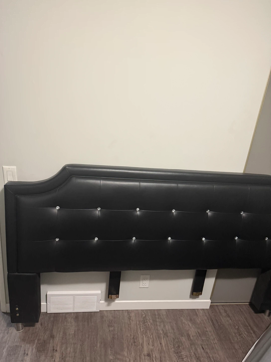 Black Tufted Headboard - photo 2