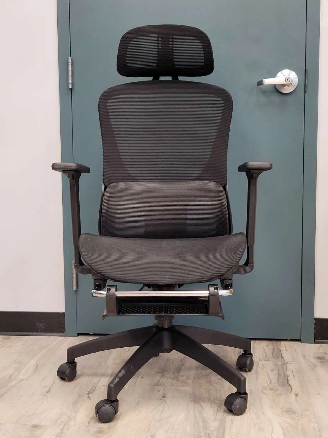 Black Ergonomic Mesh Office Chair with Headrest