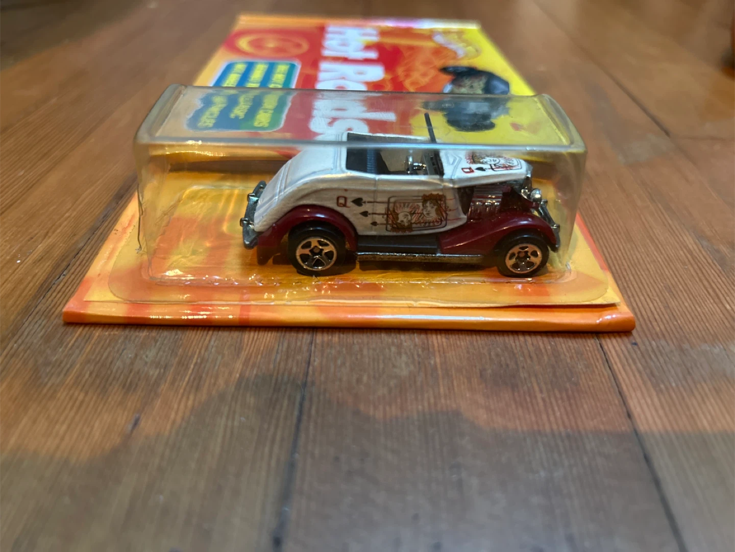 Hot Wheels Hot Rods Book and Ford Roadster Toy Car Set - photo 2