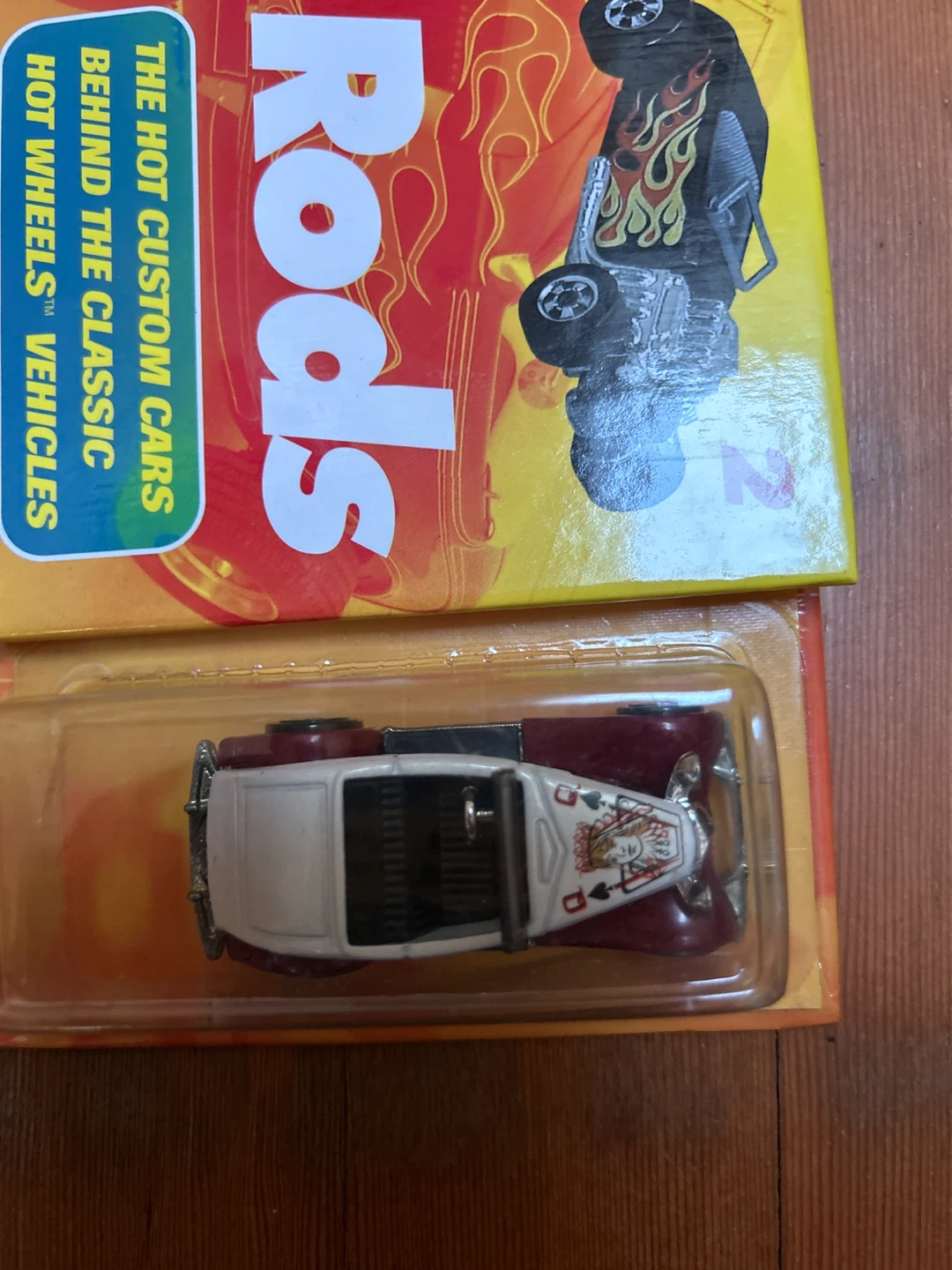 Hot Wheels Hot Rods Book and Ford Roadster Toy Car Set - photo 3