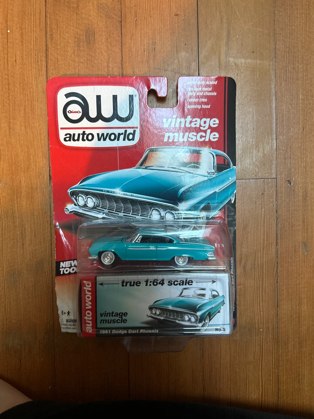 Auto World Vintage Muscle 1961 Dodge Dart Phoenix 1:64