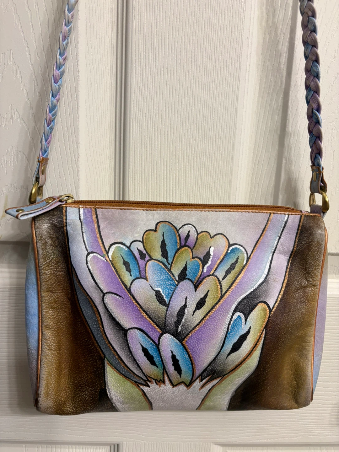 Artistic Magnifique Leather Shoulder Bag With Multicolour Design
