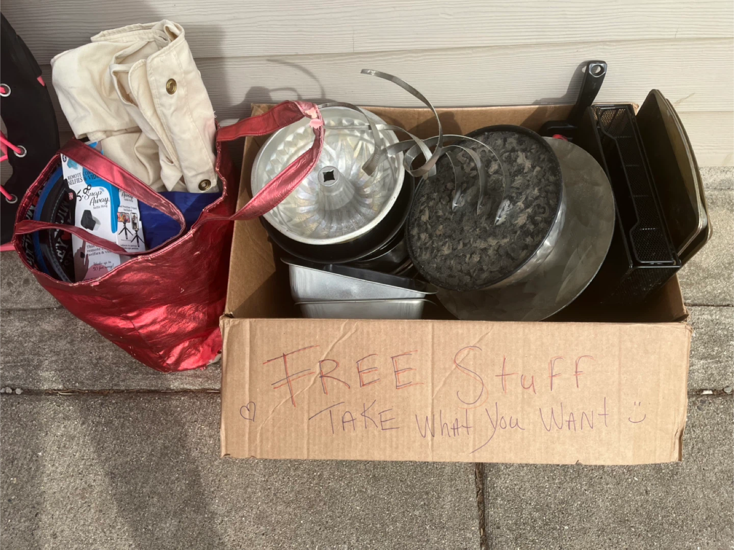 Free‼️Assorted Random Things - photo 2