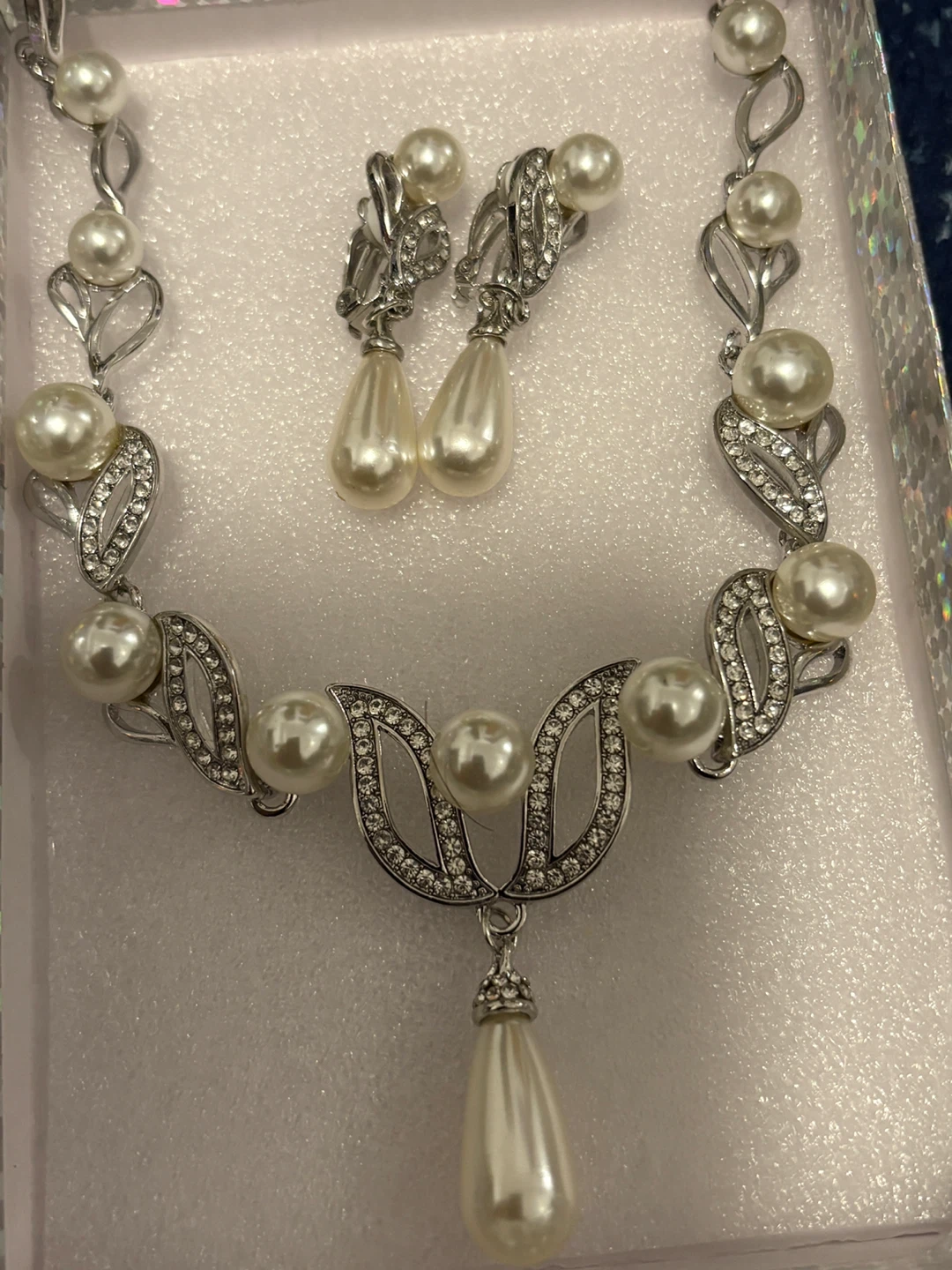 Pearl and Crystal Leaf Design Necklace and Earring Set