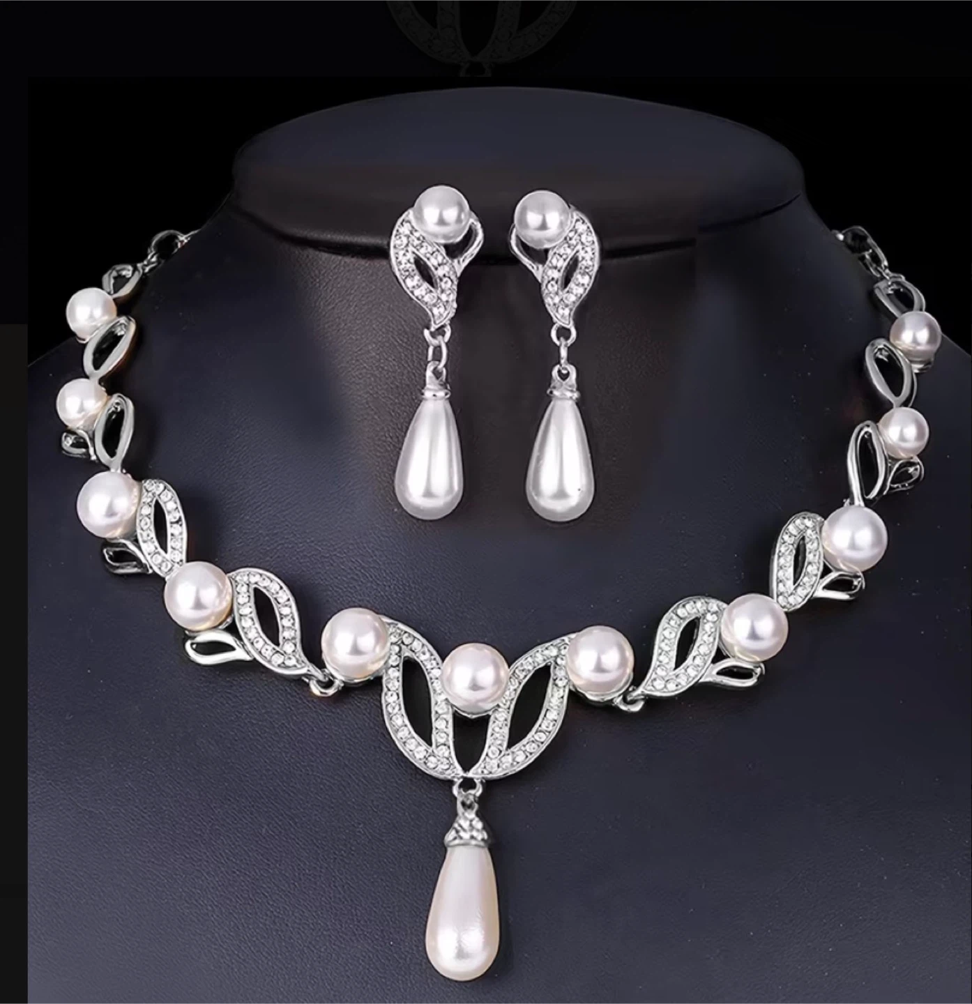 Pearl and Crystal Leaf Design Necklace and Earring Set - photo 2