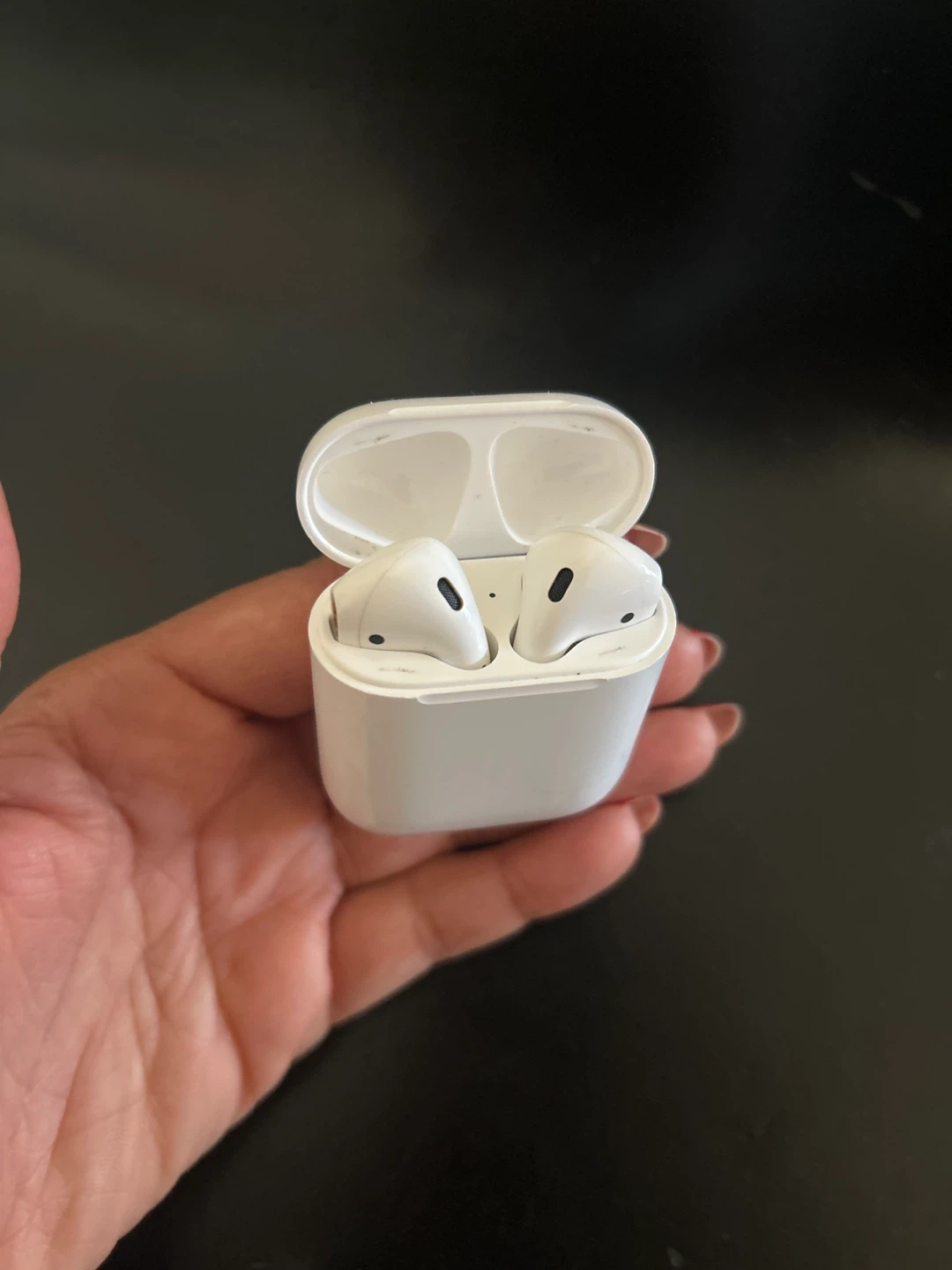 Apple AirPods 2nd Generation with Charging Case - photo 2