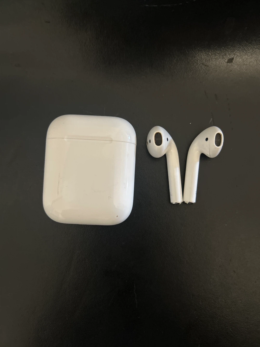 Apple AirPods 2nd Generation with Charging Case - photo 3