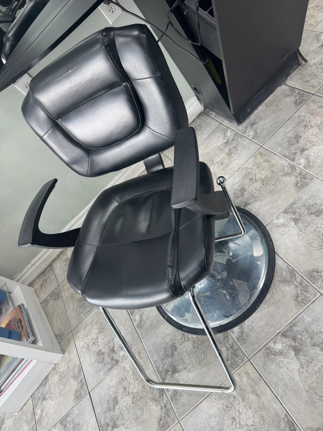 Black Hydraulic Styling Chair - photo 3