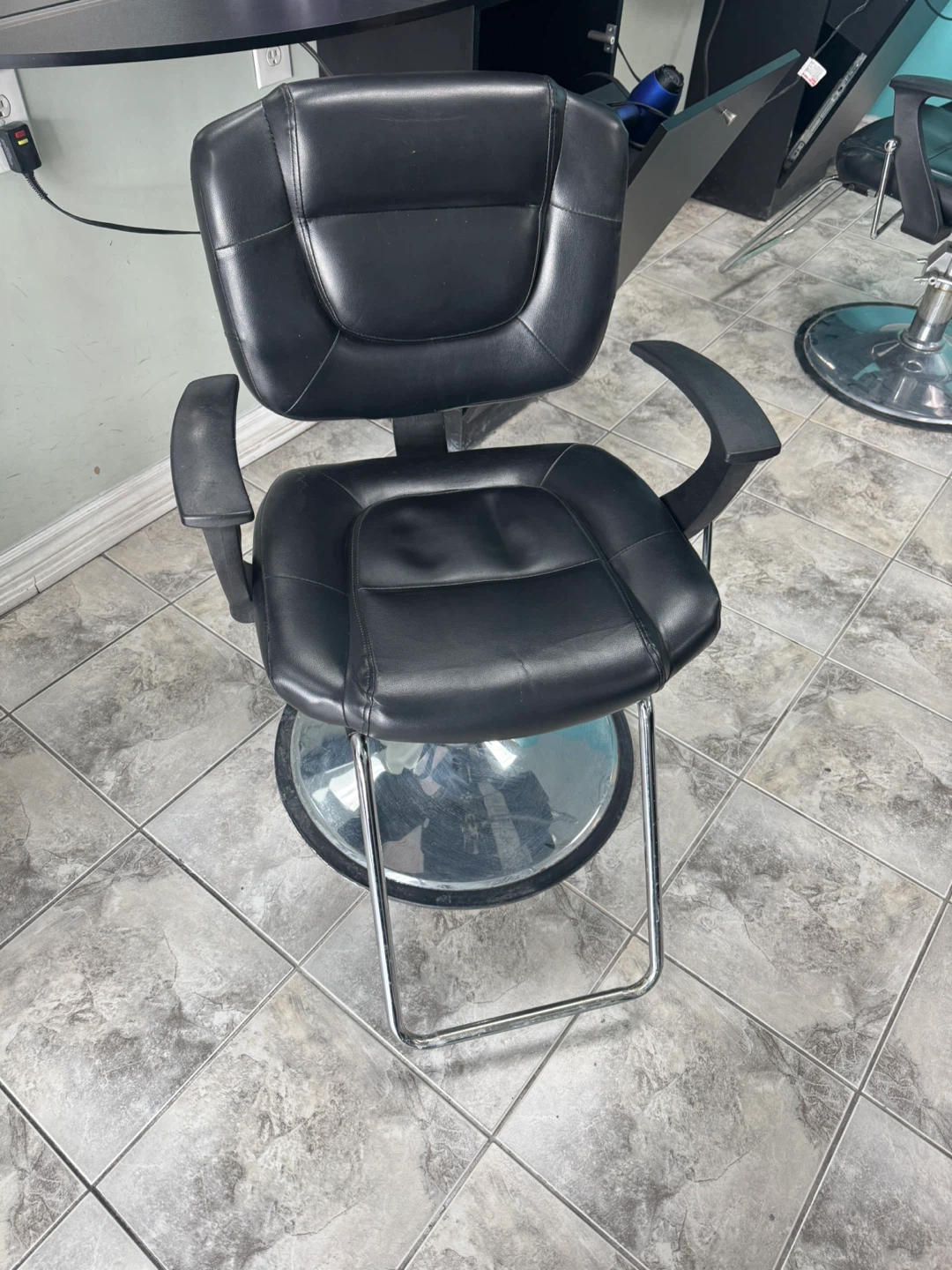Black Hydraulic Styling Chair