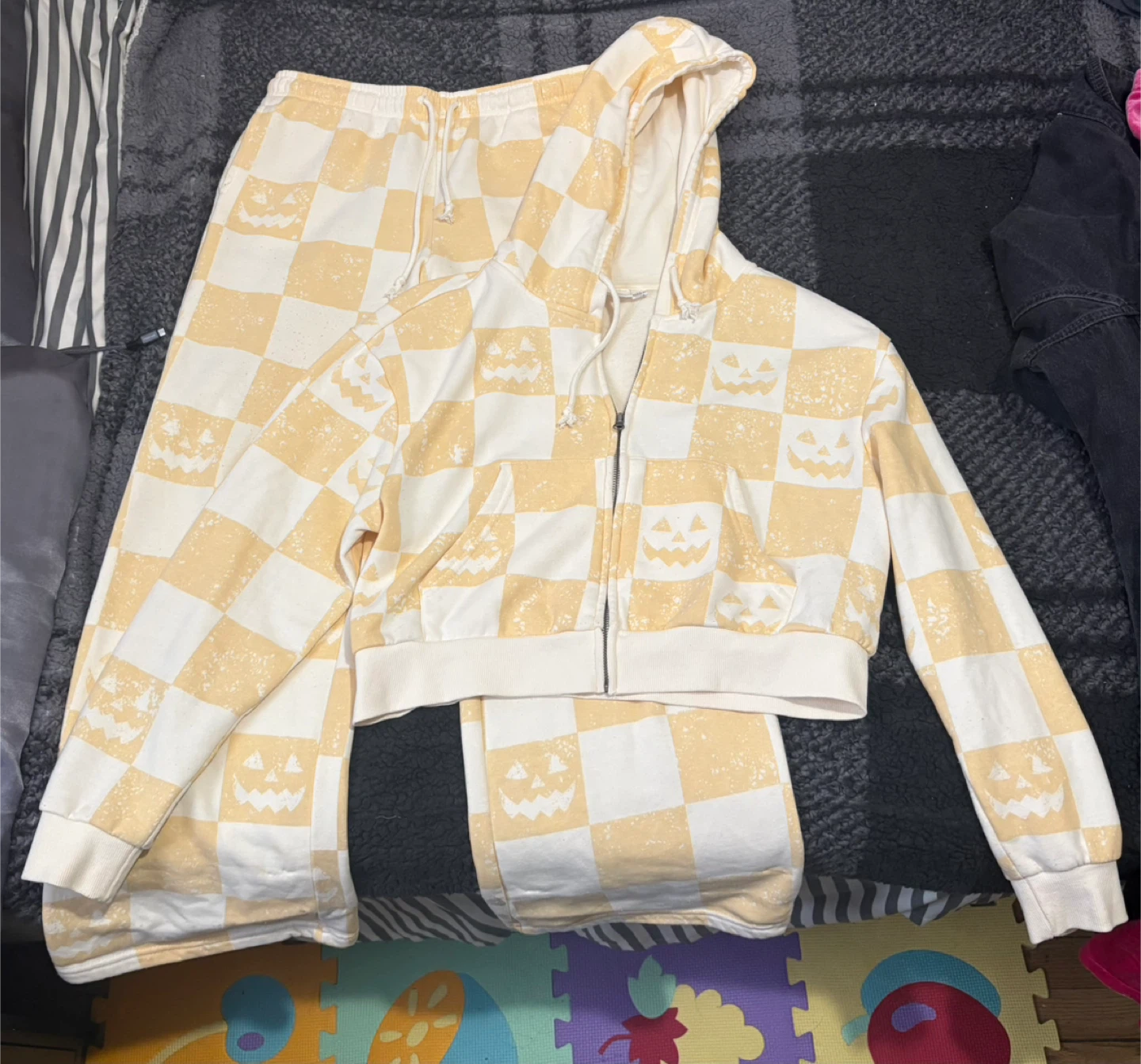 Jack-o-Lantern 2-Piece Sweatshirt/Pants Set - Large/Med