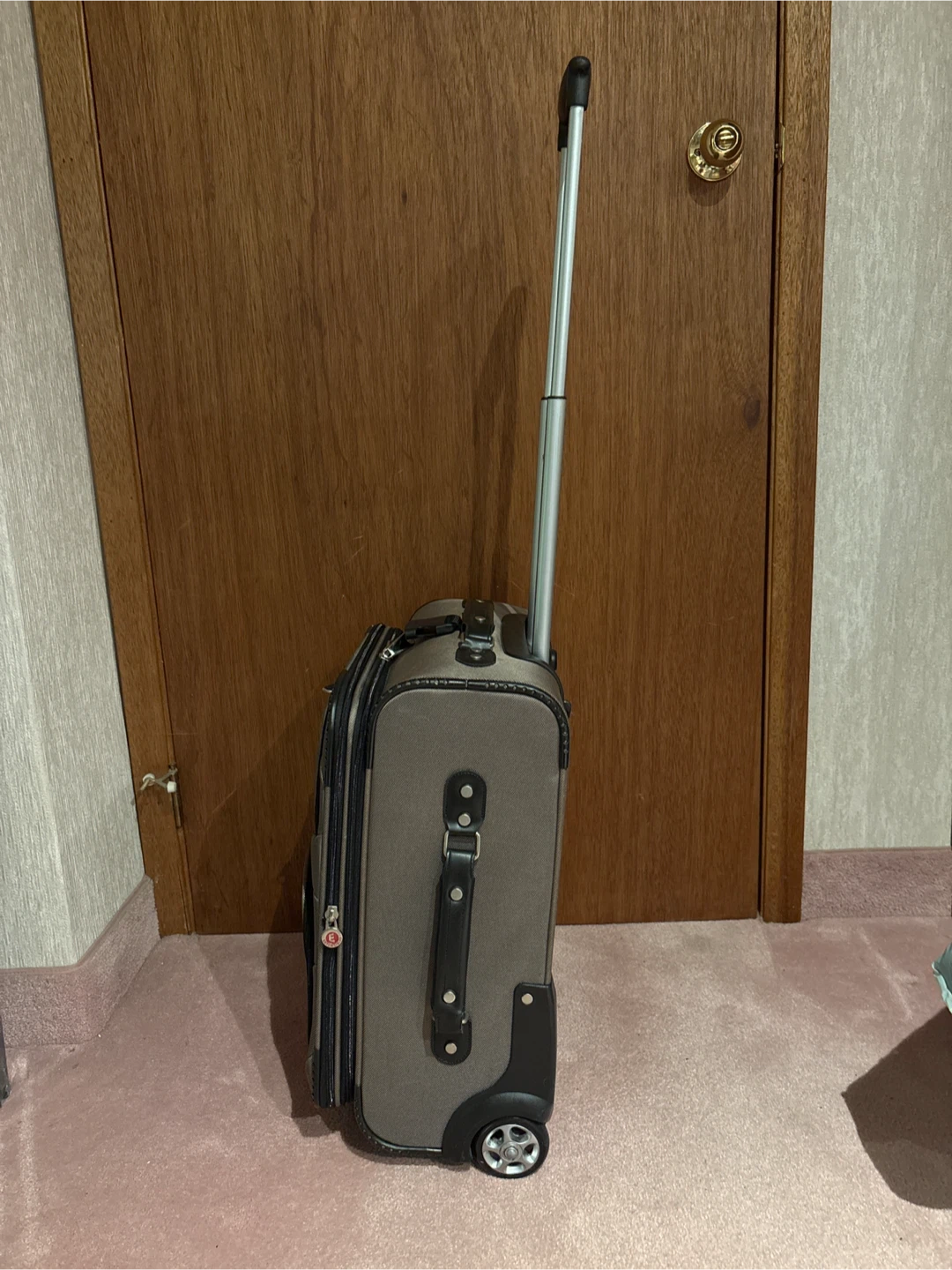 Samsonite carry-on expandable suitcase - photo 2
