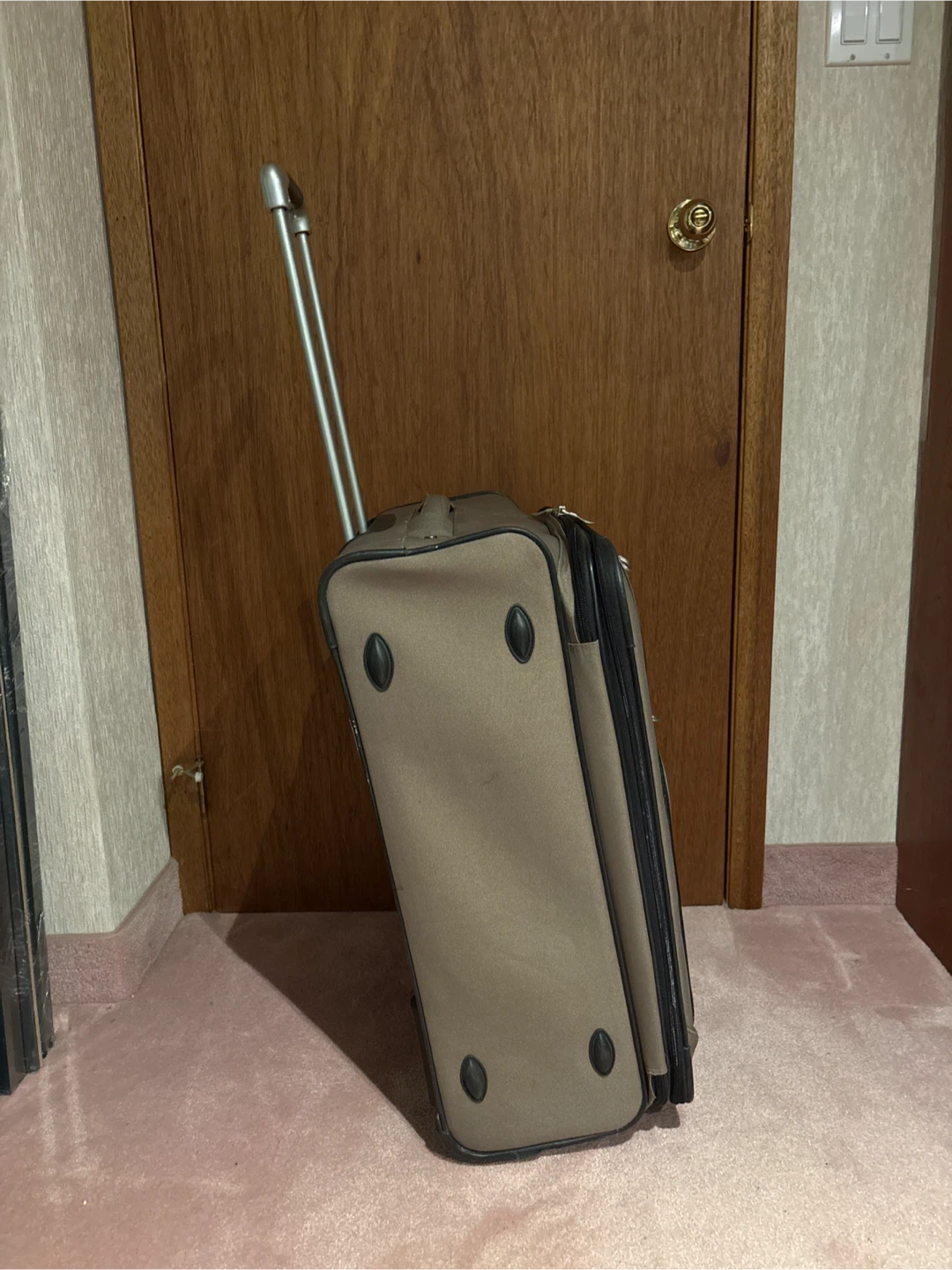West Jet 26” suitcase. - photo 2
