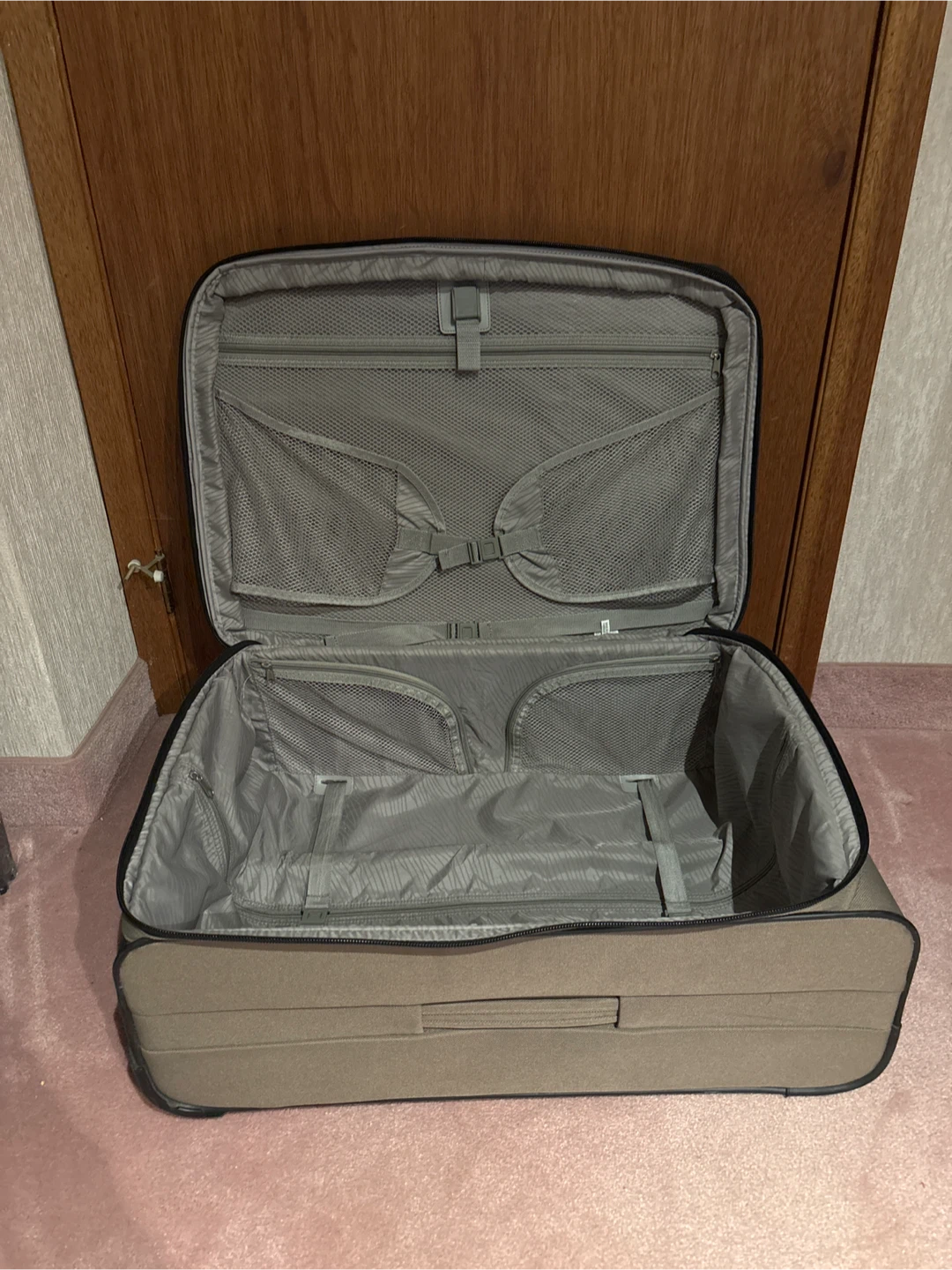 West Jet 26” suitcase. - photo 5