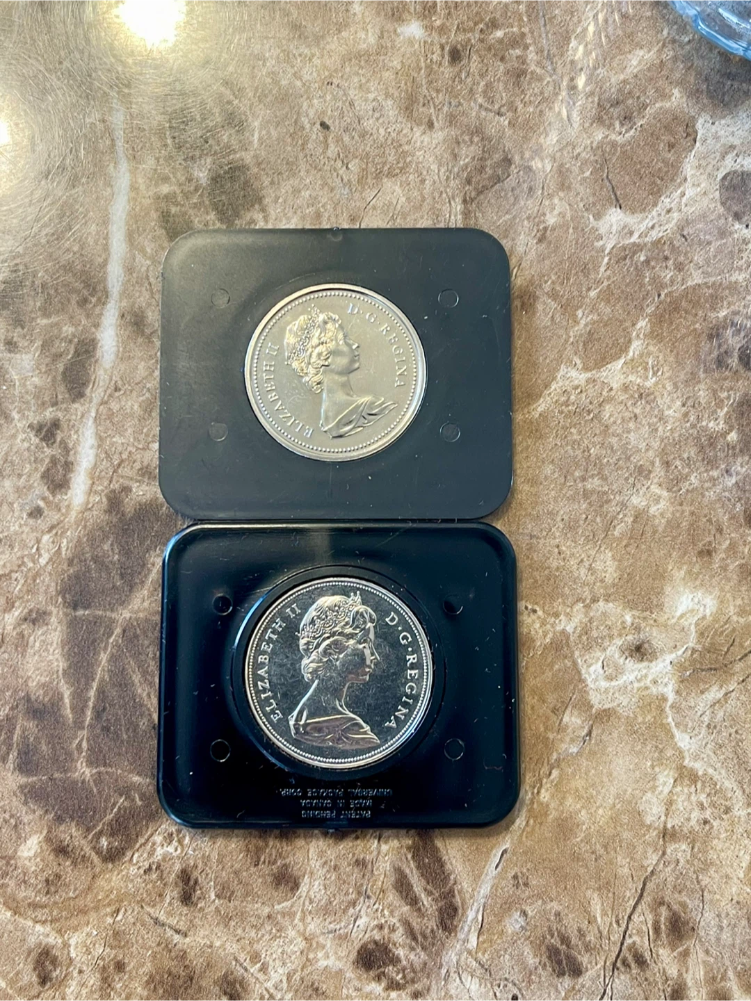 1970 Manitoba & 1973 P.E.I. Canada Dollar Coin Set - photo 2