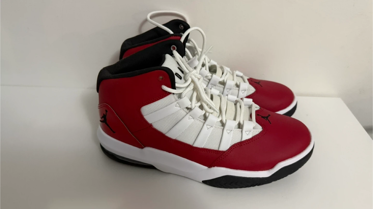 Jordan Shoes - Red/White/Black