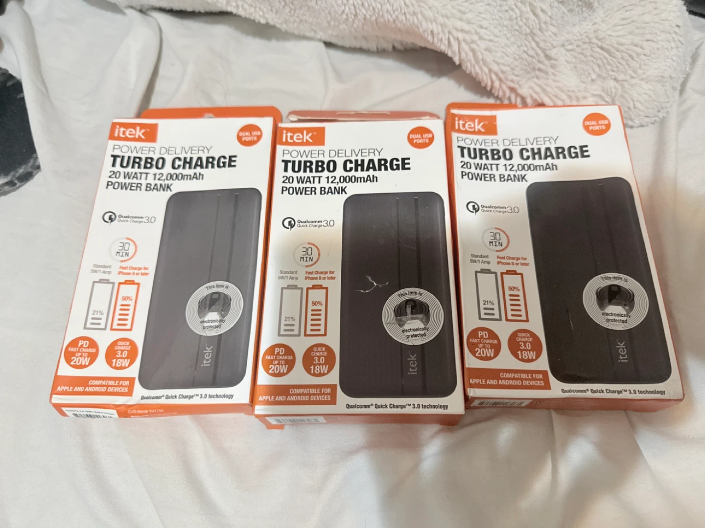 itek POWER DELIVERY TURBO CHARGE 20 Watt 12,000mAh Power Bank