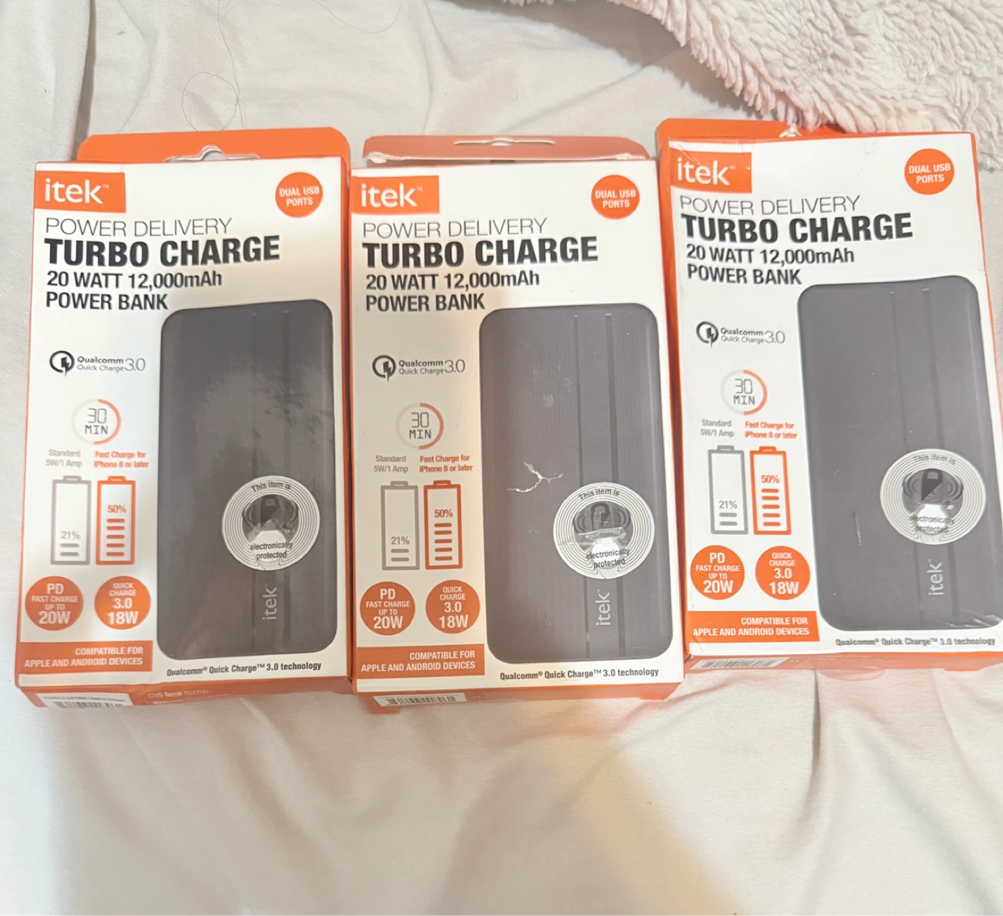 itek POWER DELIVERY TURBO CHARGE 20 Watt 12,000mAh Power Bank - photo 2