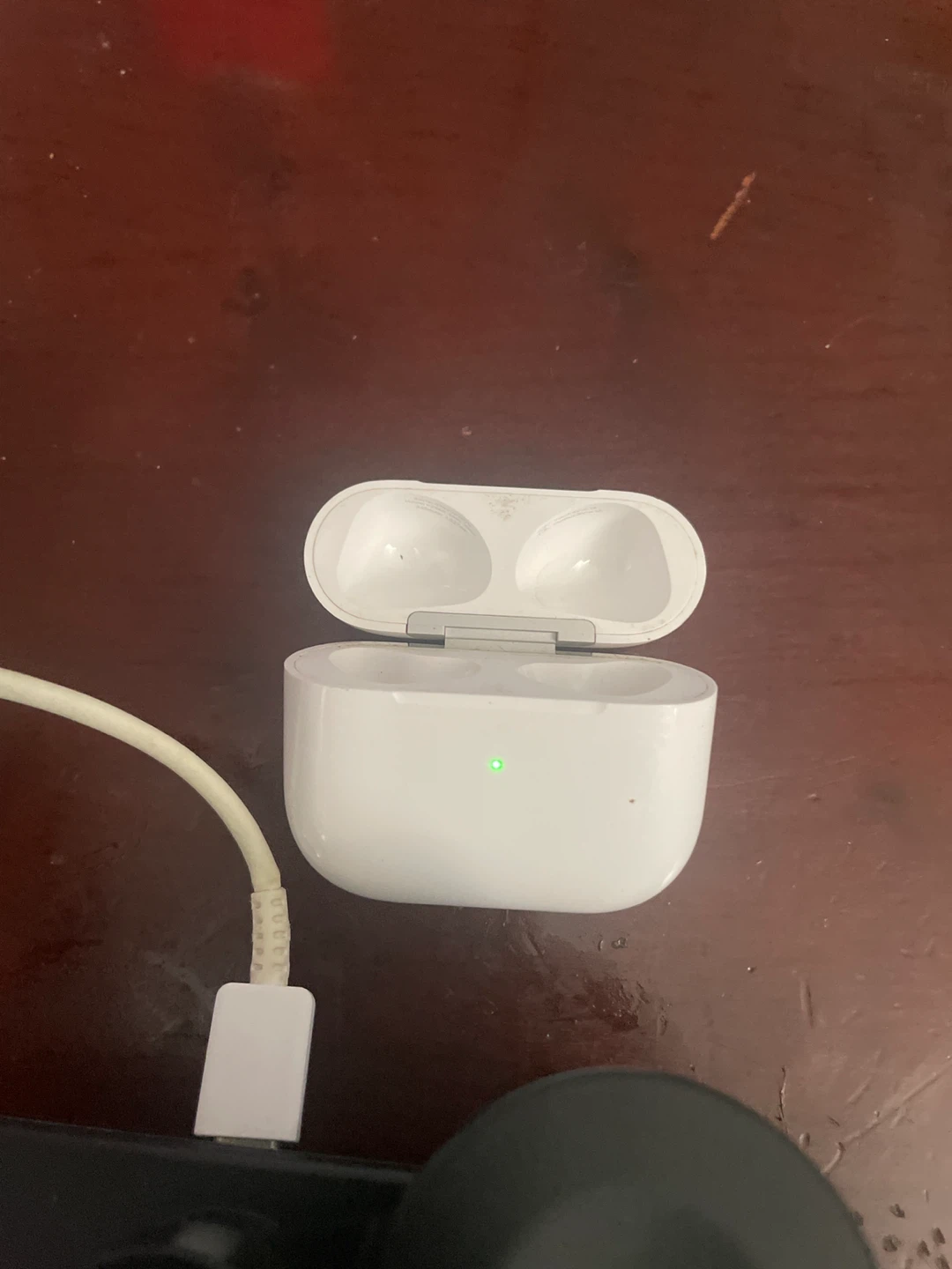 Apple AirPods Pro Charging Case - photo 3
