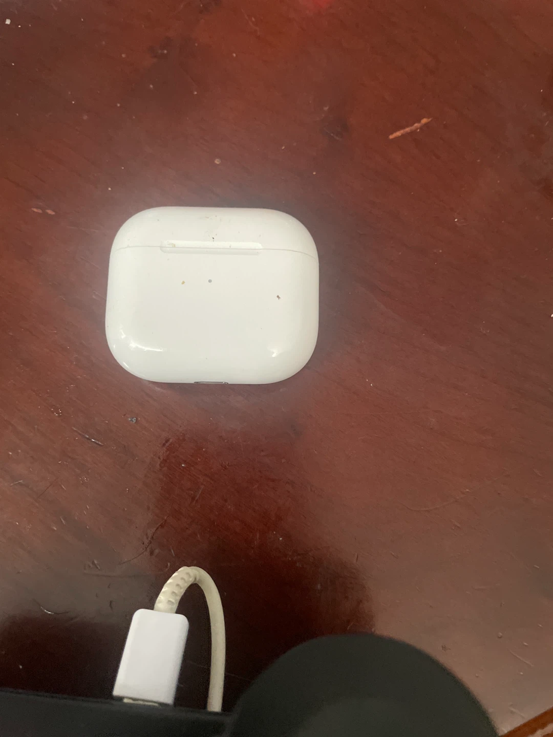 Apple AirPods Pro Charging Case - photo 2