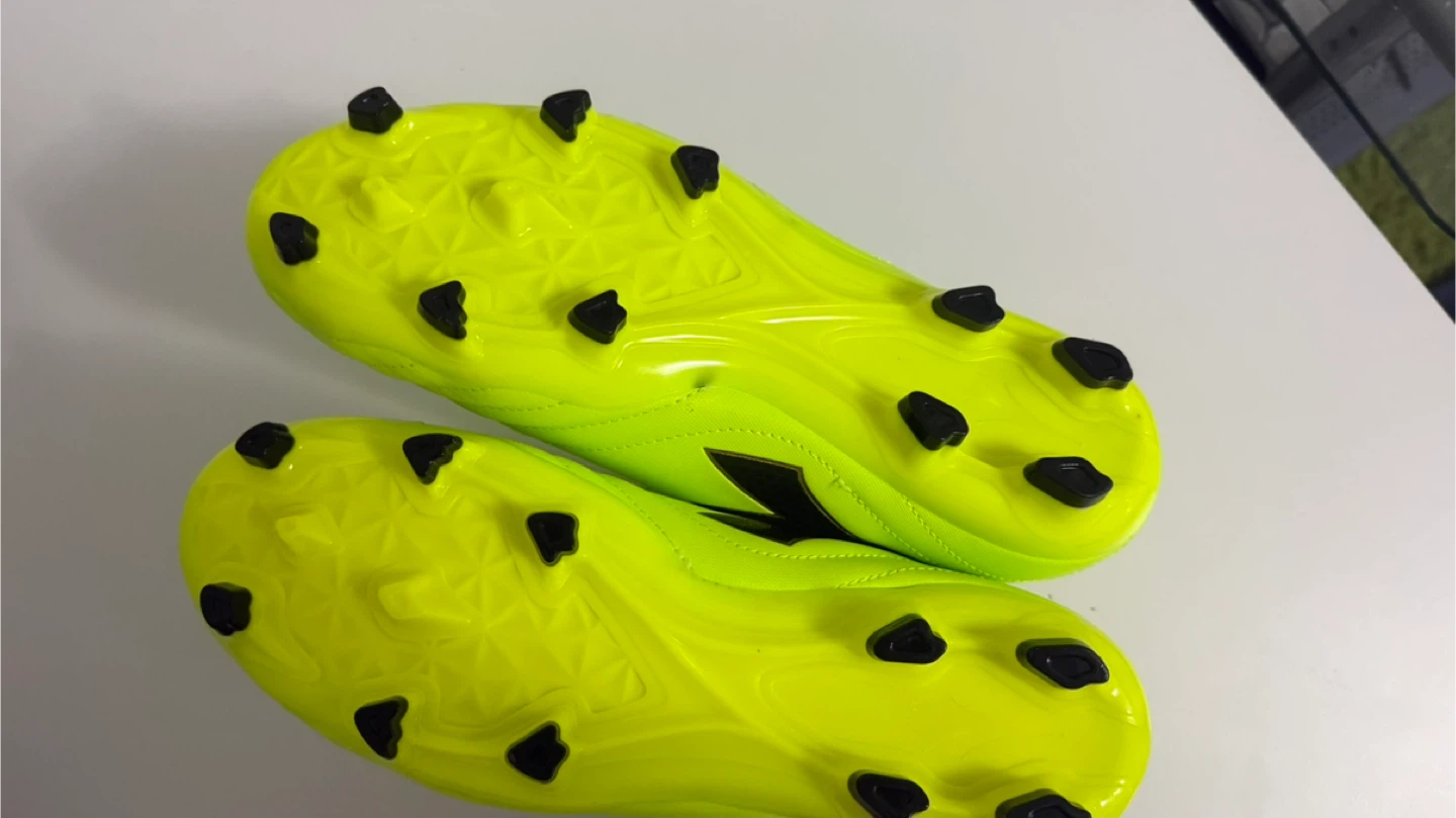 Diadora Soccer Cleats - Neon Yellow