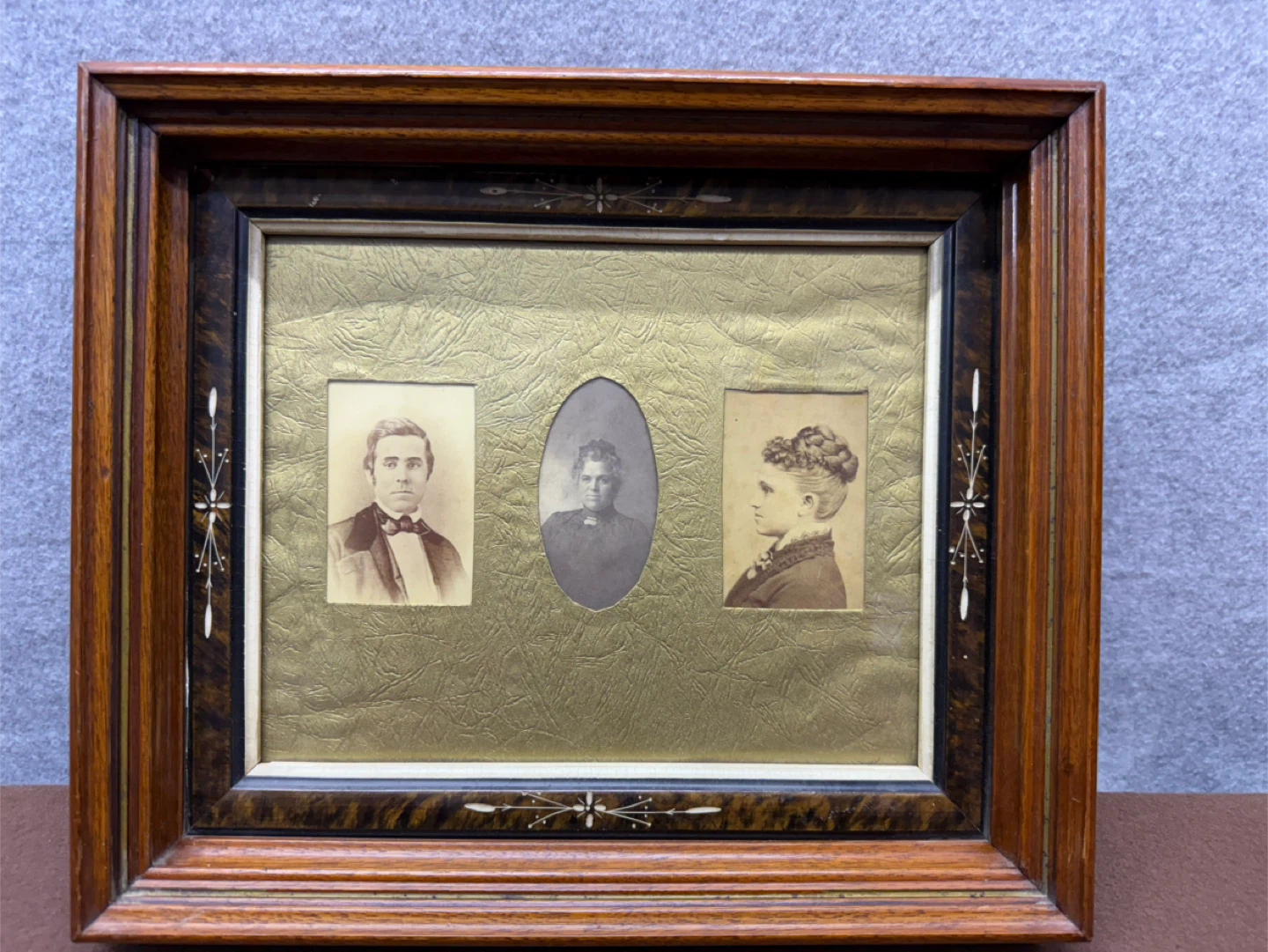 Antique Tri-Portrait Photo Frame