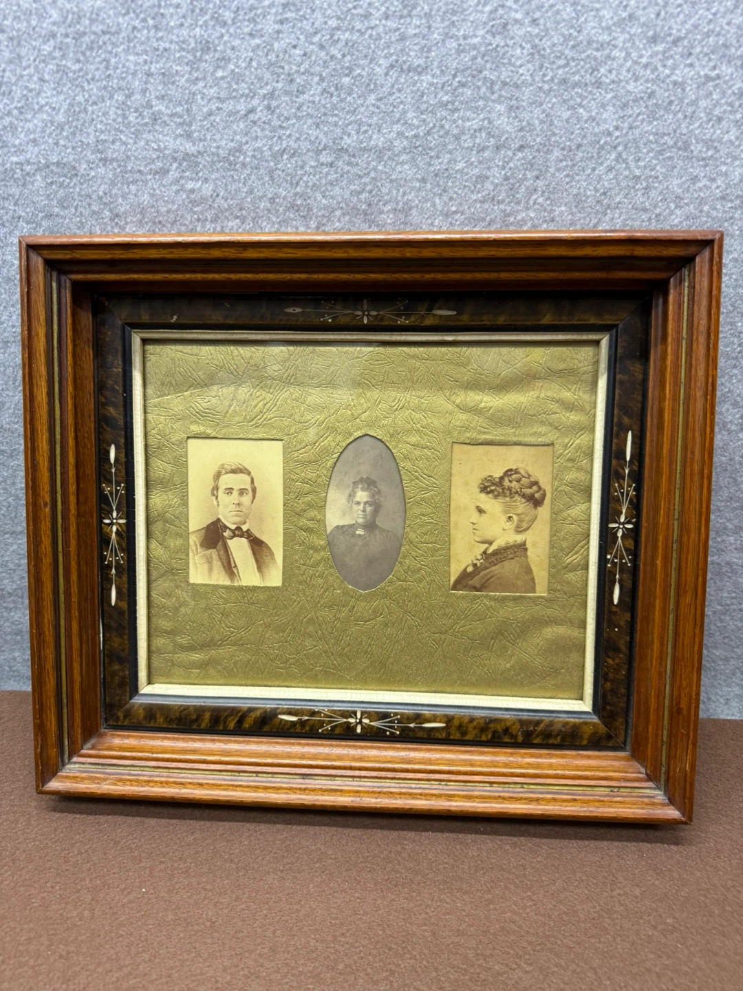 Antique Tri-Portrait Photo Frame - photo 2