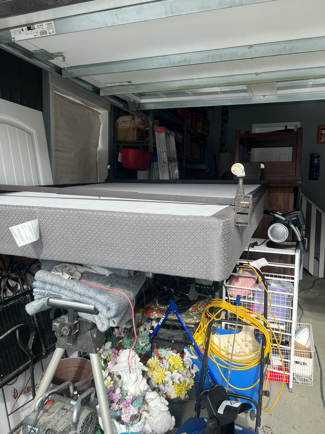 Queen Size Mattress, Box spring plus frame - photo 2
