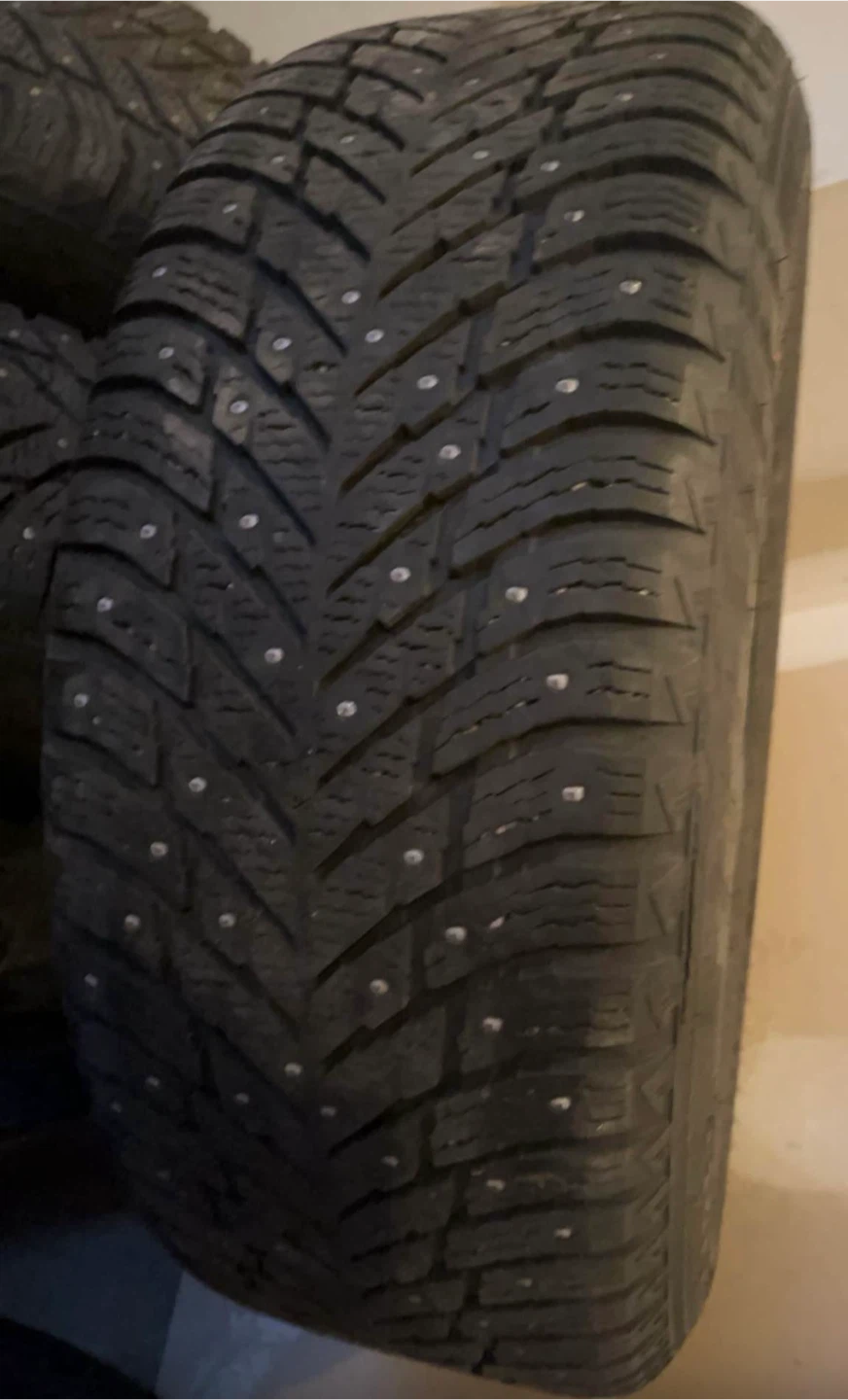 Set of 4 Winter Tires with Rims 275/55R20 - photo 4