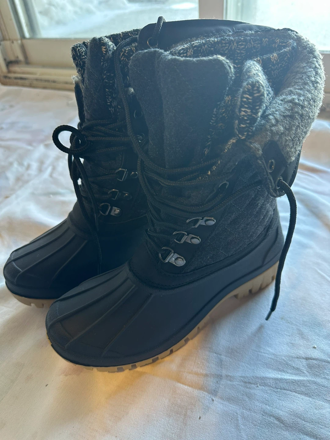 Snow boots brand new