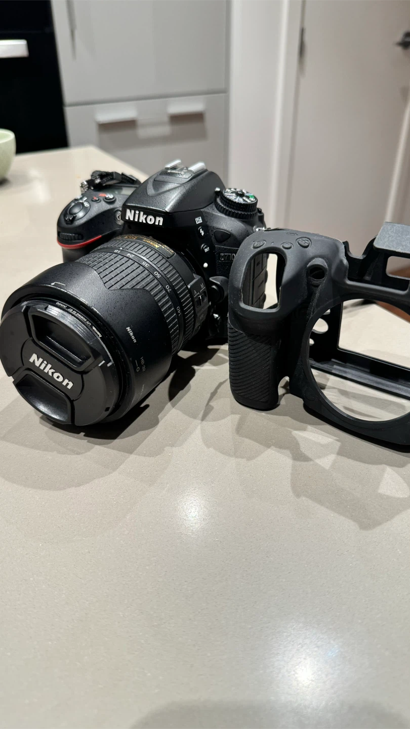 Nikon D7100 DSLR Camera with 18-140mm Lens and Grip