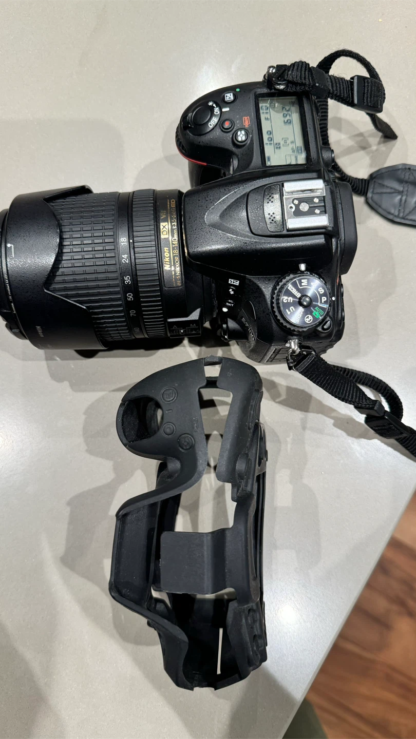 Nikon D7100 DSLR Camera with 18-140mm Lens and Grip - photo 3