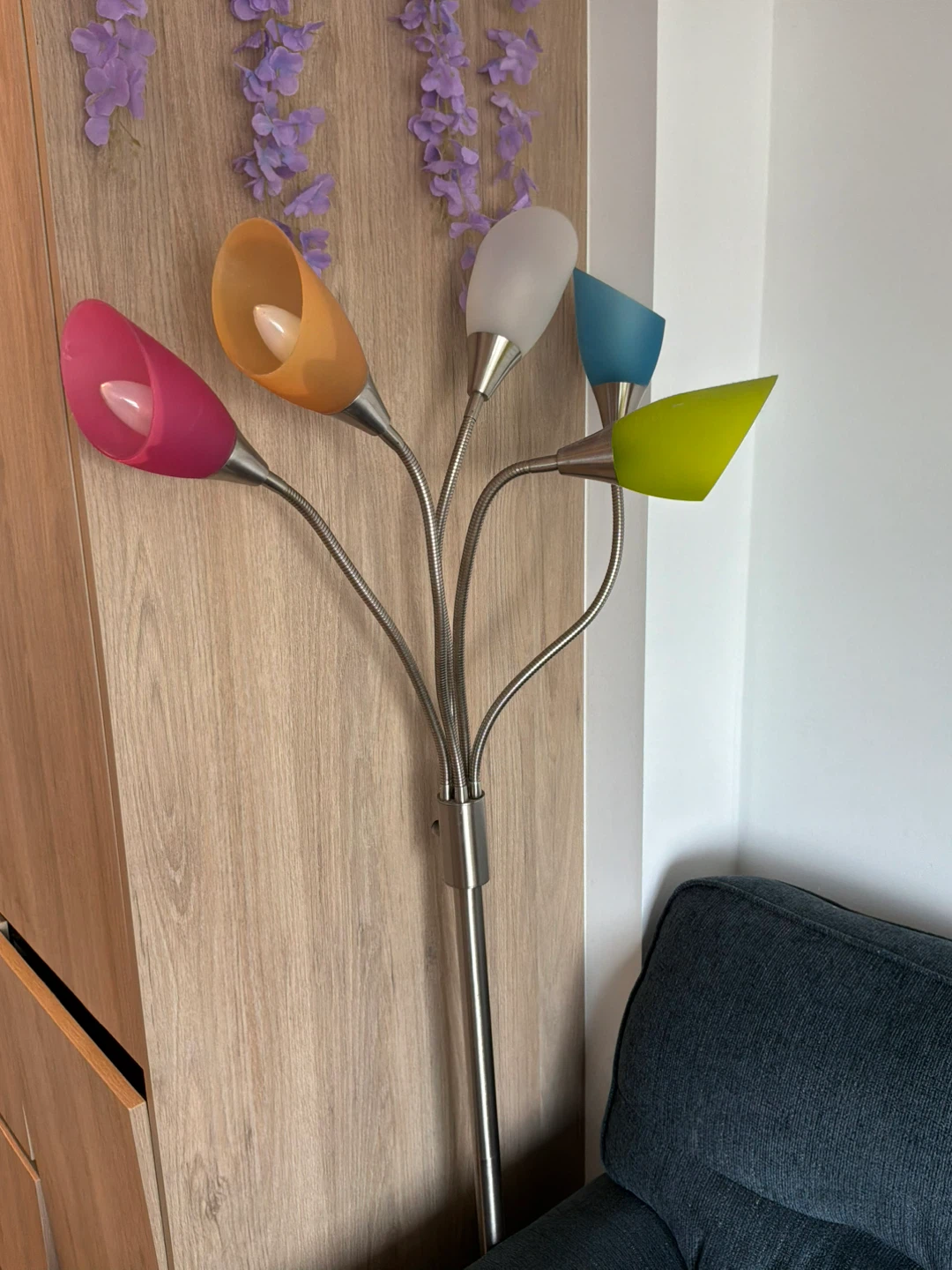 Adjustable floor lamp