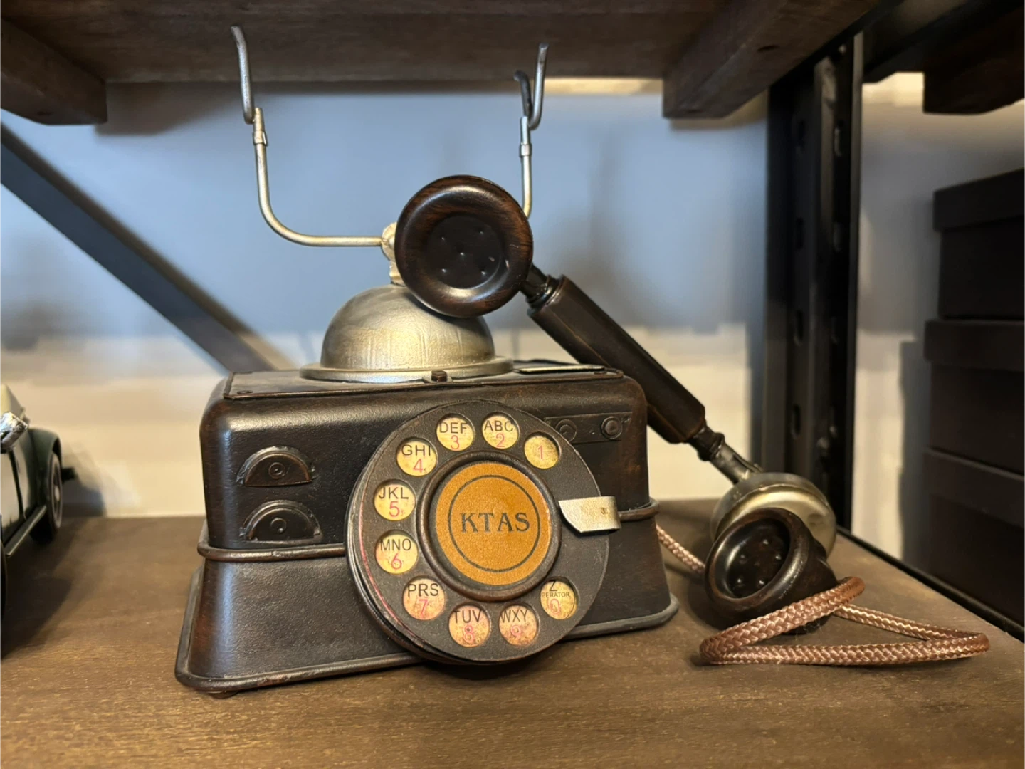 Vintage Rotary Phone Decor - photo 3