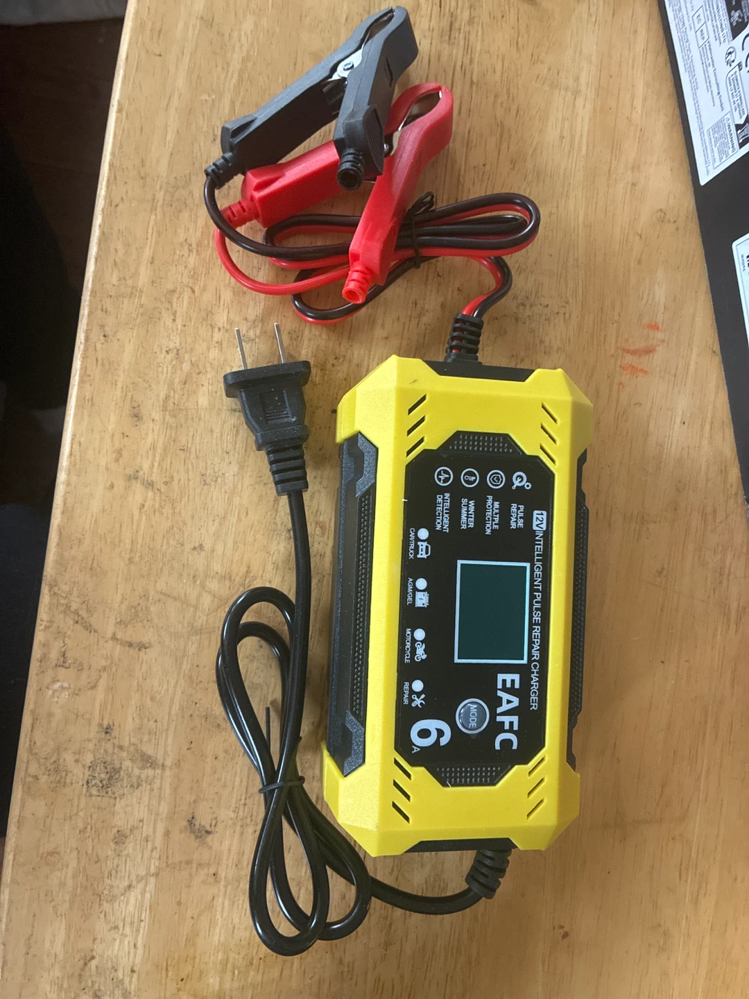 EAFC 12V 6A Battery Charger Maintainer - photo 3