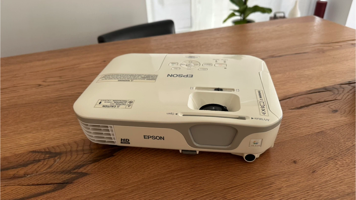 Epson PowerLite Home Cinema 710HD Projector - photo 2