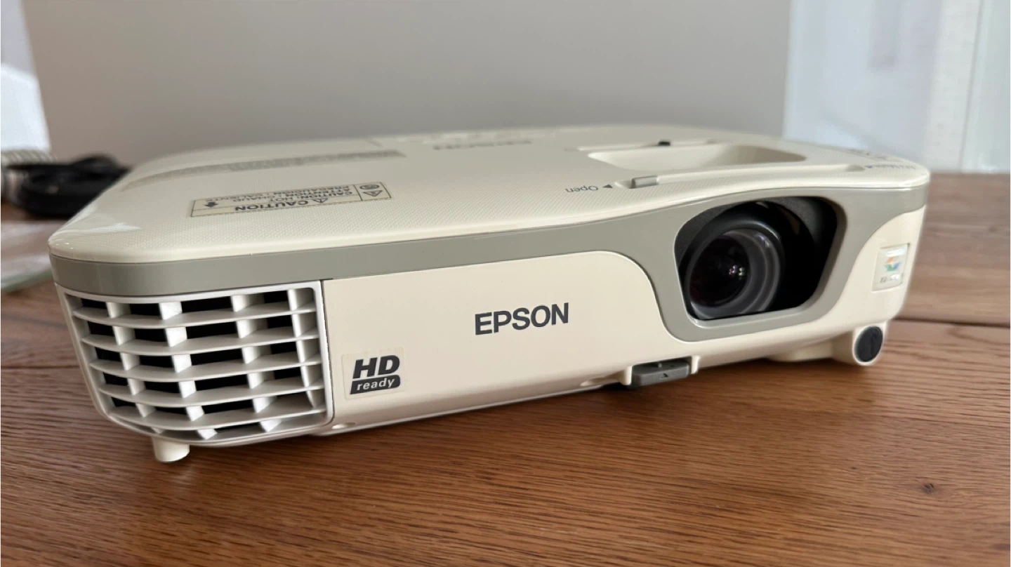 Epson PowerLite Home Cinema 710HD Projector