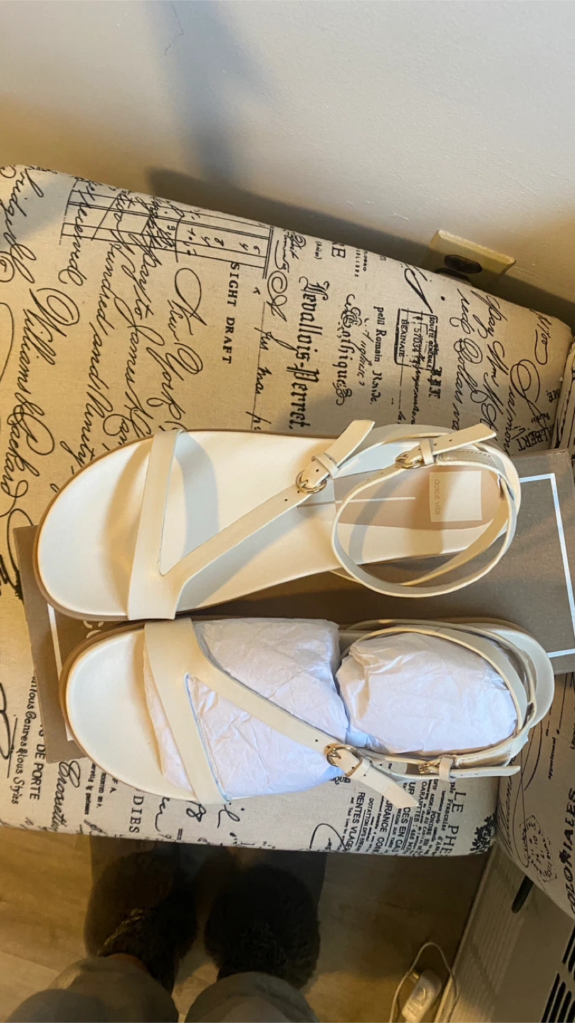 Darlis minimalist sandal by Dolce Vita - photo 2